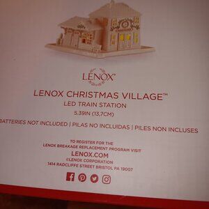 LENOX Holiday Christmas Village Porcelain Lighted Train Station **With Box**